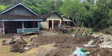 1 Mobil 3 Motor Hanyut, Pemda Kediri Buka Dapur Umum Untuk Korban Banjir