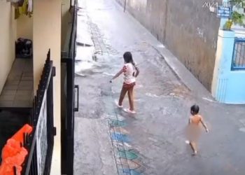 Viral Balita Bermain Hujan Lenyap Ditelan Arus Deras Selokan