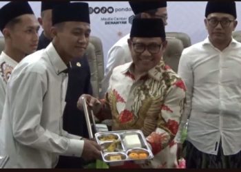 Uji Coba Makan Bergizi Gratis di Ponpes Jombang, Cak Imin Kenang Masa Kecil