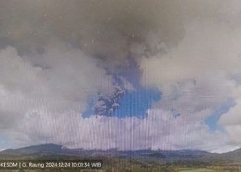 Gunung Raung Banyuwangi Erupsi, Wisatawan Dilarang Dekati Radius 3 Km dari Puncak