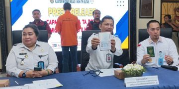 Imigrasi Blitar Deportasi WNA Malaysia Overstay: Dipicu Cekcok Rumah Tangga. (foto/Bacaini)