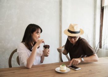 Tips Bertemu Kekasih Online Agar Tidak Terkibuli