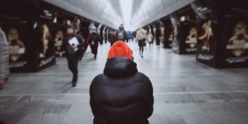 Merasa Sepi di Tengah Keramaian? Ini Sebabnya. (foto ilustrasi/freepik)