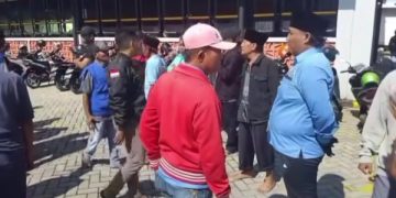Viral Lahan Parkir Mie Gacoan di Bangkalan Jadi Rebutan. (foto/tangkapan layar)