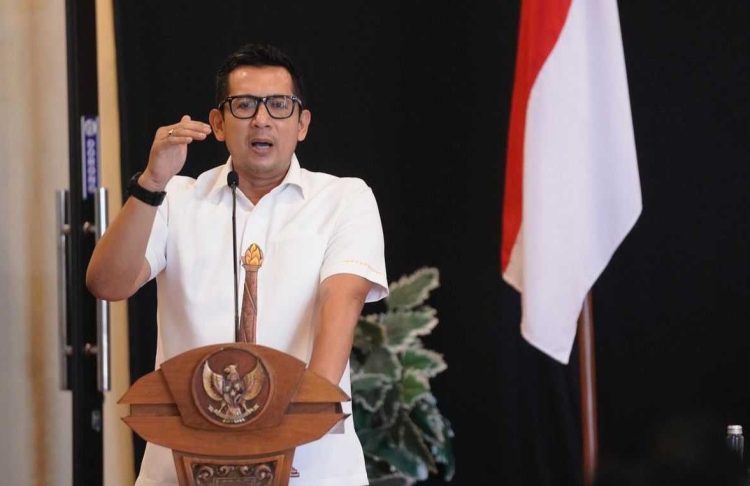 MAK: Kekuasaan Itu Candu