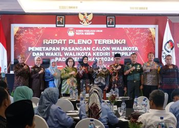 Pj Wali Kota Kediri Hadiri Rapat Pleno Terbuka Penetapan Pasangan Calon Wali Kota dan Wakil Wali Kota Kediri. Foto : Dok. Pemkot Kediri