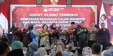 Pj Wali Kota Kediri Hadiri Rapat Pleno Terbuka Penetapan Pasangan Calon Wali Kota dan Wakil Wali Kota Kediri. Foto : Dok. Pemkot Kediri