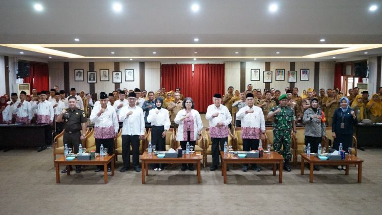 Pj Wali Kota Kediri Kukuhkan Pengurus Perwakilan Yayasan Gerontologi Abiyoso Jawa Timur Kota Kediri Masa Bakti 2024-2029