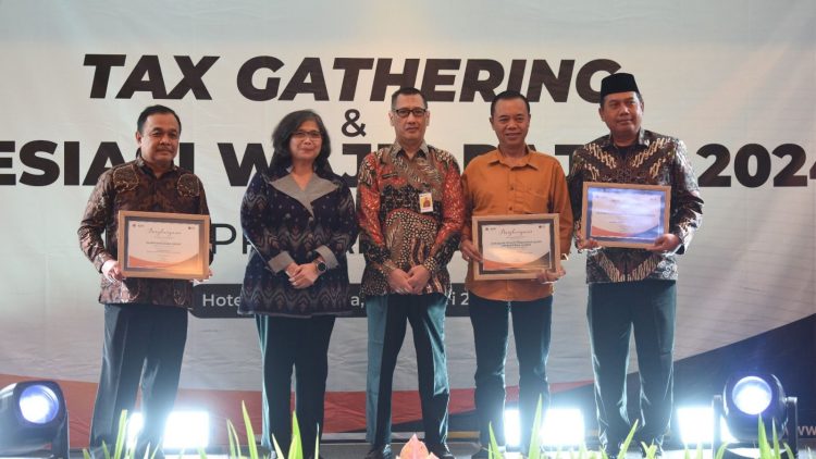 Pj Wali Kota Kediri Zanariah Hadiri Tax Gathering dan Apresiasi Wajib Pajak