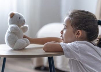 Anak Introvert Jangan Paksa Bergaul, Ini Cara Menghadapinya