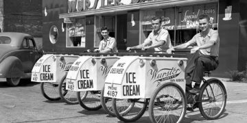 Asal-usul Es Krim, Berawal dari Racikan Salju, Madu dan Buah Hidangan Bangsawan. (foto/ist)