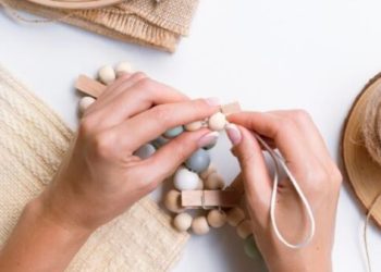 Hobi Gen Z yang Kreatif Sekaligus Datangkan Cuan tanpa Keluar Rumah: Bisa Ditiru!