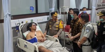 Istri dan Anak Tewas dalam Kecelakaan Bus Pariwisata di Batu, Warga Jember Syok Berat. Tampak korban kecelakaan dirawat di rumah sakit di Kota Batu(foto/Bacaini)