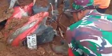 Longsor di Wonosalam Jombang Timbun 4 Rumah Warga, 1 Orang Ditemukan Tewas  (foto/ist)