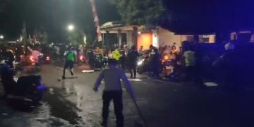 Massa Pesilat Rusak Polsek Watulimo Trenggalek, 3 Polisi Dikabarkan Terluka. (foto/ist)