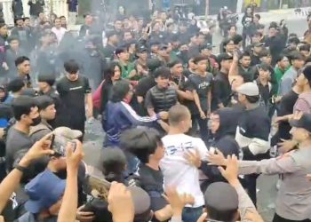 Kericuhan Mewarnai Aksi Unjuk Rasa Mahasiswa di Kediri