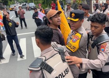 Mahasiswa Trenggalek Protes Kebijakan Presiden, Anggota DPRD Menghindar