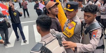 Mahasiswa Trenggalek Protes Kebijakan Presiden, Anggota DPRD Menghindar