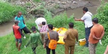 Mayat Wanita Bugil Mengapung di Sungai Harinjing Kediri, Korban Pembunuhan?  (foto/Bacaini)