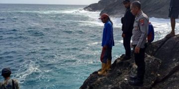 Pemancing di Pantai Damas Trenggalek Hilang Terseret Ombak (foto/Bacaini)