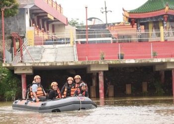 Pj Wali Kota Kediri Tinjau Bersih-Bersih Sungai Brantas Di Area Jembatan Lama Kota Kediri