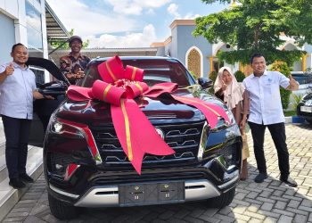 Lina dan staf Bank Jombang