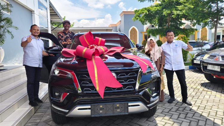Nabung 10 juta, ibu rumah tangga dapat Toyota Fortuner dari Bank Jombang