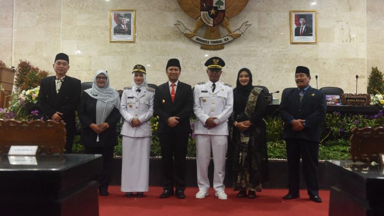 Hadiri Sertijab, Wakil Gubernur Jawa Timur Emil Elestianto Dardak Optimis Kepemimpinan Mbak Vinanda dan Gus Qowim Bawa Kota Kediri Semakin Baik