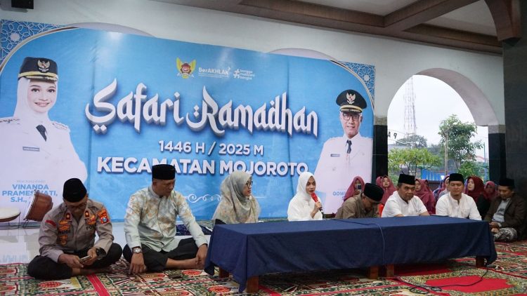 Safari Ramadan Kecamatan Mojoroto, Mbak Wali Ajak Perkuat Ukhuwah Islamiyah, Berbagi Kebahagiaan, dan Tingkatkan Keimanan