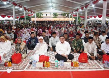 Utamakan Kepentingan Orang Banyak, Mas Dhito Beri Bantuan Ibu Tukang Pijat Ini