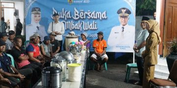 Berbagi Kebahagiaan di Bulan Ramadhan, Wali Kota Kediri Mbak Vinanda Buka Bersama Masyarakat Tidak Mampu. Foto : Dok. Pemkot Kediri