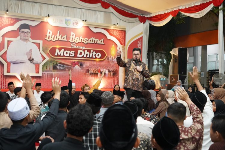 Mas Dhito Beri Motivasi Siswa SMA Dharma Wanita Boarding School. Foto : Dok. Pemkab Kediri