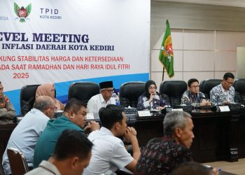 Mbak Wali Kota Kediri Paparkan Strategi Pengendalian Inflasi Pada High Level Meeting TPID. Foto : Dok. Pemkot Kediri