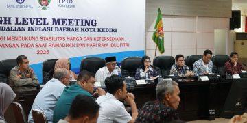 Mbak Wali Kota Kediri Paparkan Strategi Pengendalian Inflasi Pada High Level Meeting TPID. Foto : Dok. Pemkot Kediri
