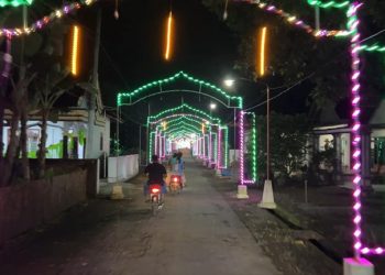 Tradisi Memasang Lampu LED Sambut Lebaran di Trenggalek