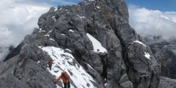 Cerita Fiersa Besari, Puncak Cartensz dan Hipotermia Jemput Ajal 2 Pendaki (foto/ist/pesonaindo.com)