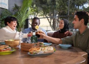 Tips Ngobrol Gayeng di Lebaran 2025 dengan Orang Baru