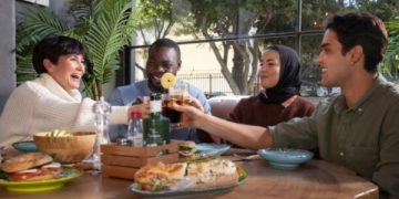 Tips Ngobrol Gayeng di Lebaran 2025 dengan Orang Baru (foto ilustrasi/freepik)