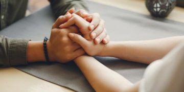 Kenali Tanda Pasangan Manipulatif, Love Bombing Salah Satunya (foto ilustrasi/freepik)