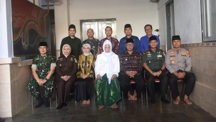 Vinanda dan Gus Qowim Silaturahmi ke Ulama. Foto : Dok. Pemkot Kediri