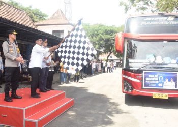 Wakil Wali Kota Kediri Berangkatkan Balik Gratis 2025 di Terminal Tamanan. Foto : Dok. Pemkot Kediri