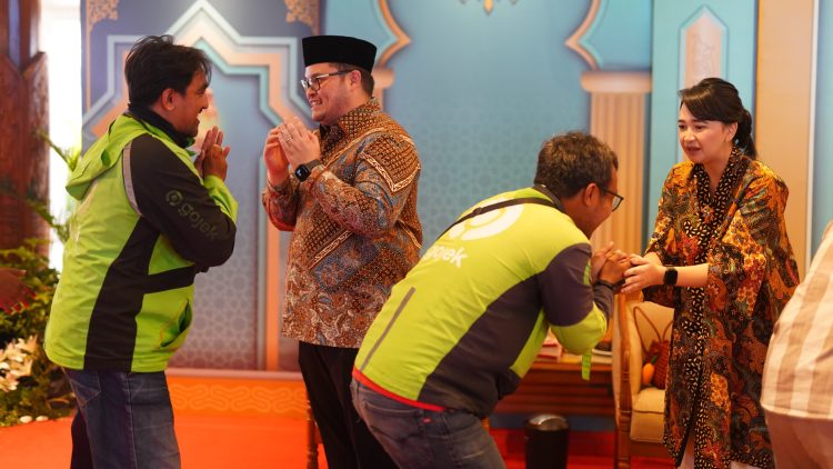 Mulai Anak-Anak, Wartawan Hingga Ojol Ikuti Halal Bihalal Bareng Mas Dhito. Foto : Dok. Pemkab Kediri