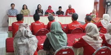 Mbak Cicha Perjuangkan Kesejahteraan Guru SMA Dharma Wanita. Foto : Dok. Pemkab Kediri