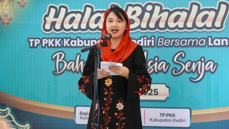 Mbak Cicha Halal Bihalal bersama Lansia. Foto : Dok. Pemkab Kediri