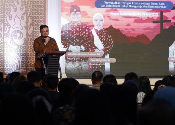 Hadiri Perayaan Paskah, Mas Dhito Sampaikan Bela Sungkawa Atas Meninggalnya Paus Fransiskus. Foto : Dok. Pemkab Kediri