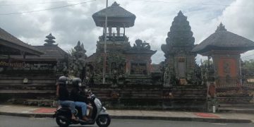 Warung Madura Jadi Andalan Turis di Bali Saat Lebaran. Foto suasana lebaran Idul fitri di Bali (foto/Bacaini)