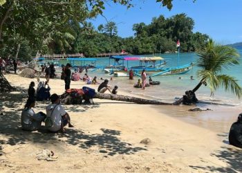 Lebaran H+4 di Trenggalek, Wisatawan Serbu Pantai Mutiara