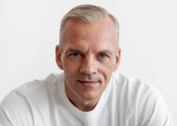 Kebiasaan Remeh Bikin Cepat Tua, Minum Pakai Sedotan Salah Satunya