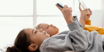 Sisi Gelap Media Sosial Bagi Anak dan Remaja (foto ilustrasi/freepik)