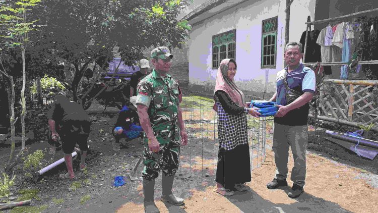 Penerima bantuan kolam lele program TMMD ke-124 di dusun krajan, Siti rokayah